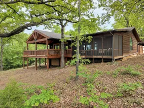 Lakeside Haven: Scenic Wooded Trail to Quiet Cove - Image 2