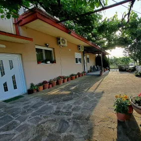 Villaggio traditional living - Image 3