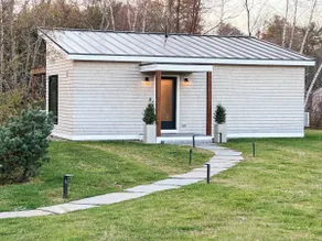 New home, amazing location - Image 2