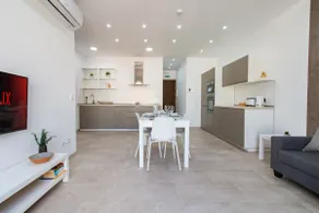 Spacious 1-Bed Apartment | Sandstone 17 - Image 2