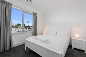 Central home with river views - Image 5