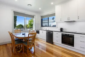 Central home with river views - Image 3