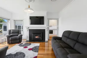 Central home with river views - Image 2