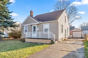 3 Bedroom Fenced Backyard Pets Welcome Sleeps 6 - Image 4