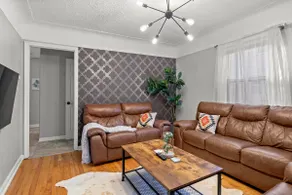3 Bedroom Fenced Backyard Pets Welcome Sleeps 6 - Image 5