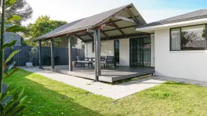 Central, spacious & detached house near the river. - Image 3