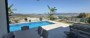 Full detached villa with pool overlooking Lake Meşelik - Image 3