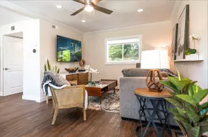 Shares Courtyard Luxury Apt A - Image 3