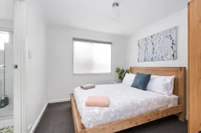 Pet friendly + Yard | BBQ + Dining | 2min Hospital - Image 5