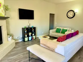 Lovely Central Edmond Home - Image 4