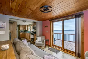 Black Bay Chalet- Charming Lakeside Hideaway - Image 4