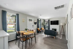 Monthly 2 bedroom house near Medical District - Image 2