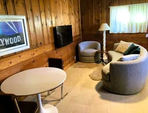 Private Guesthouse in Riverside - Image 2