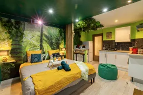Cap Jungle Limoux: king bed + 4K cinema - JBL sound - Image 3