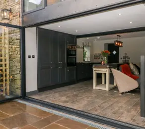Pass the Keys The Cosy Romantic and Elegant for 2 with Hot Tub - Image 5