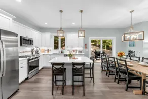 10 Min to Lake MI • Luxe • Sleeps 12 • Spacious - Image 3