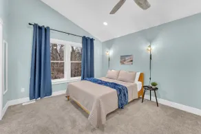 10 Min to Lake MI • Luxe • Sleeps 12 • Spacious - Image 5