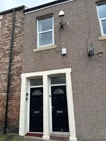 Spacious 3 Bed Great Location-FREE Parking & WiFi - Image 4