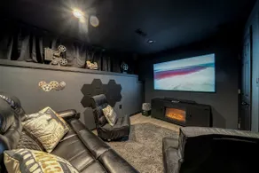 Mountainside Retreat: Hot tub,Arcade, Theater,Pets - Image 2
