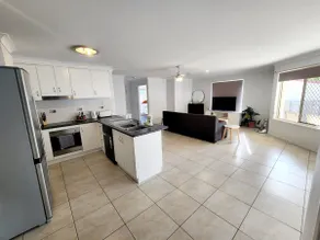 4 Bed Home with Early Check-in & Close to Hospital - Image 4