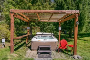 Bear’s Den Hideaway with Hot Tub - Image 2