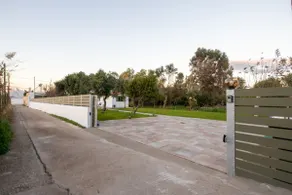 House by the sea - Image 2