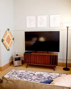 Updated Spacious Studio Apartment over Coffeeshop! - Image 5