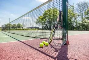 4-bed eco-home with trampoline & tennis court - Image 3