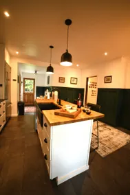 Farmhouse Lodge - Image 2