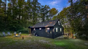 Cozy Lakefront Cabin Near Portland - Image 5