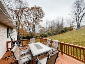 Spacious 3BR Retreat:4 Queen + King; 12 to stadium - Image 3