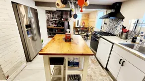 Daylight Basement Apt w/Hot Tub & Sauna | King Bed - Image 4