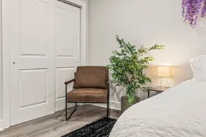 Radiant 2 King Bed 1 Bath Condo w/Free Parking - Image 4