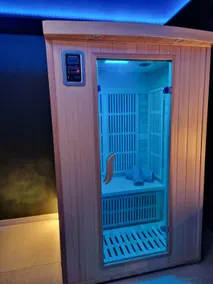 Modern suite, terrace, private jacuzzi & sauna - Image 4