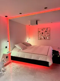 Modern suite, terrace, private jacuzzi & sauna - Image 2