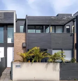 Spacious Modern Entire House in Brunswick Central - Image 2