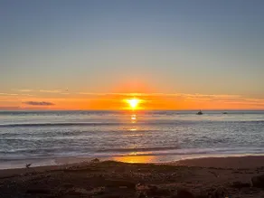 Beachtown Getaway! Walk to Beaches, Downtown & Fun - Image 2
