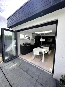 Spacious 5-bedroom Edinburgh bungalow - Image 2