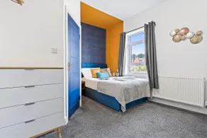 4 Beds | 3 Bath(2-ensuites)| Free Parking | 75Mbps - Image 3