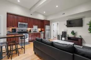 Charming Renovated Condo+Full Home+Street Parking - Image 5