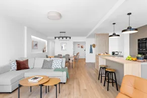 Stylish Apartment with Stunning Views & Parking - Image 3