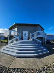 Spacious beach house with a view - Image 2