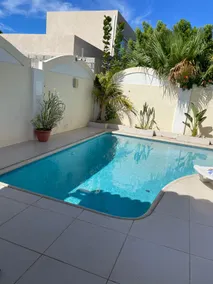 Apartment in Palm Beach - Image 4