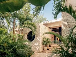Luxurious villa with amazing pool - Image 2