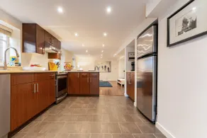Modern 1100 SF two Bedroom in Upper Kitsilano. - Image 4