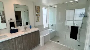 Sleek Westfield Mall Suite w/ Balcony & Parking - Image 5