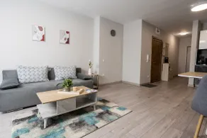 1 BR • FREE Parking • 2 min Metro • Quiet Center - Image 3