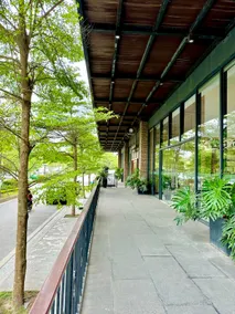 On 20th Fl! Serene & Modern Duplex near West Lake - Image 4