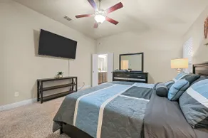 Denton* Pet Friendly! Large Home! Back yard! - Image 3