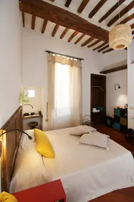 Double room in Old Town indipendent access Studio - Image 2